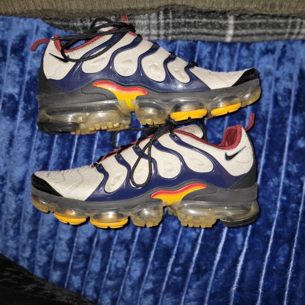 Nike Vapor Max Multicolor Sneakers